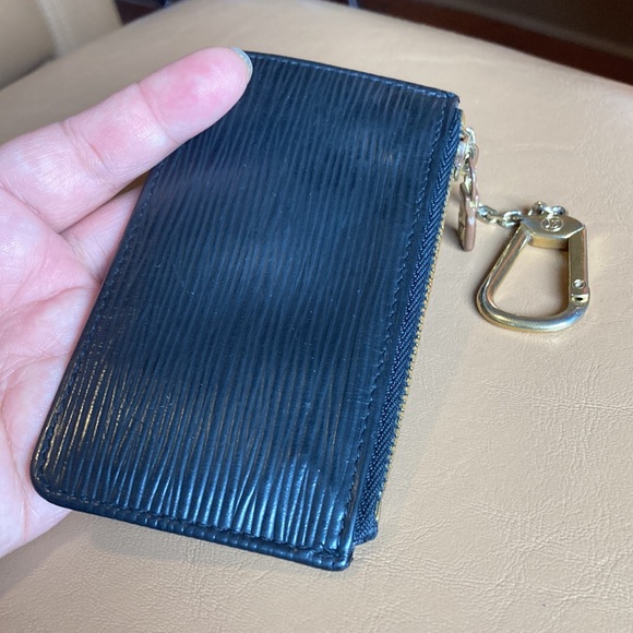 Louis Vuitton Zip Card Key Case, Black Epi Leather, Preowned , CA0063 - Picture 15 of 15